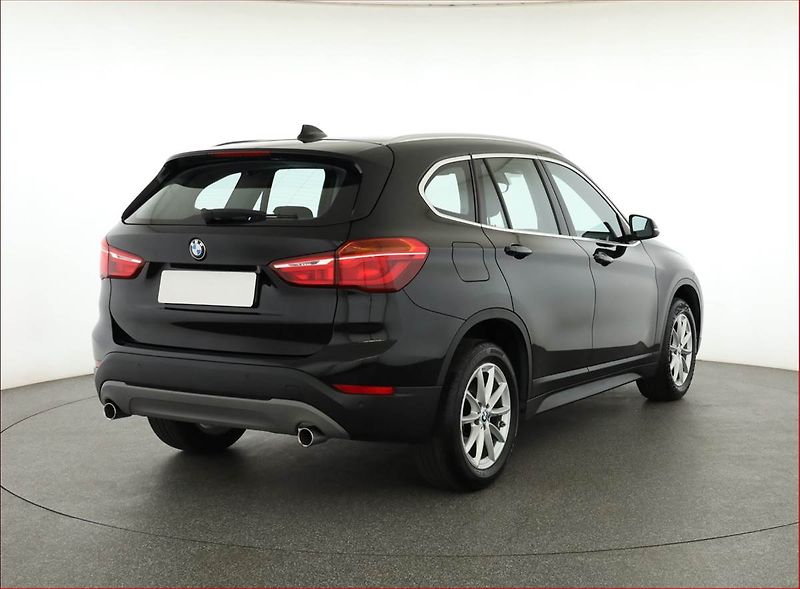 BMW X1 (2019) sDrive18d, Automat, Serv.kniha - fotka 5 z 18
