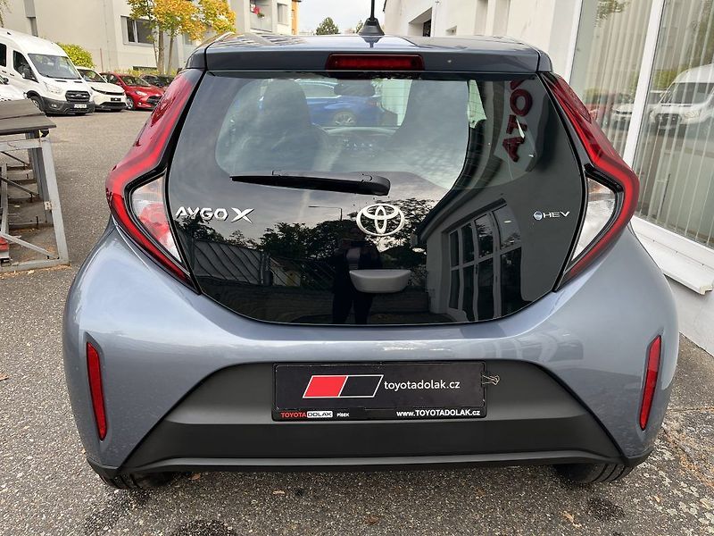 Toyota Aygo 1.5L HEV Comfort - fotka 6 z 26