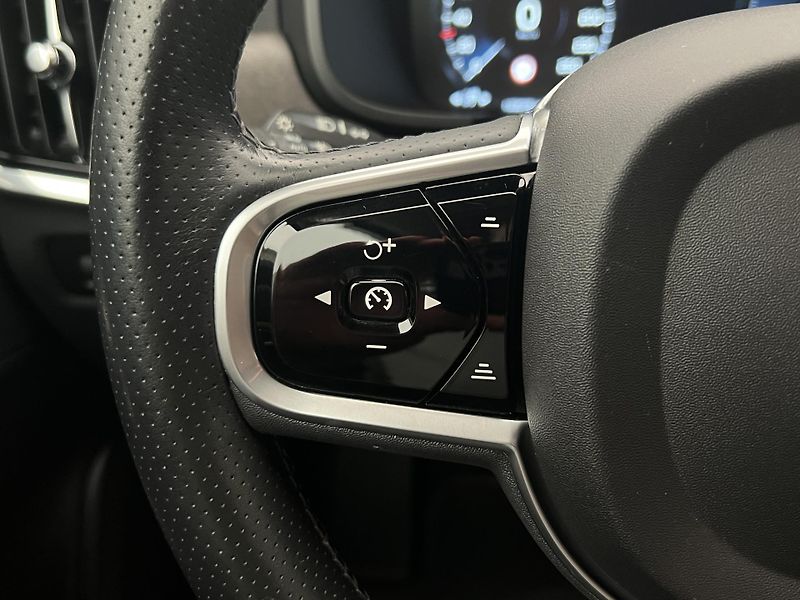 Volvo V90 CC D5 AWD PRO CZ 1. maj. - fotka 22 z 44