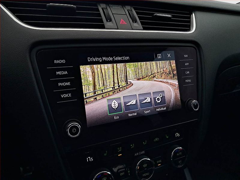 Škoda Octavia (2017) RS 2.0 TDI, Automat, Kůže - fotka 20 z 22