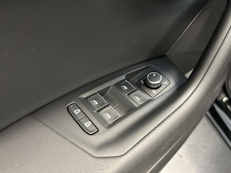 Volkswagen Touareg (2024) 3.0TDi 210kW ELEG/NV/Panor/TZ - fotka 9 z 43