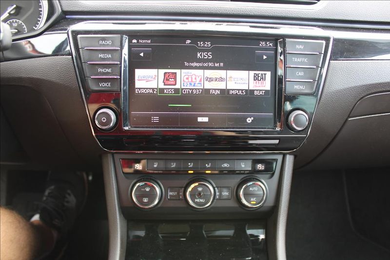 Škoda Superb 2,0 TDi  L&K, 140KW, DSG, ČR - fotka 30 z 46