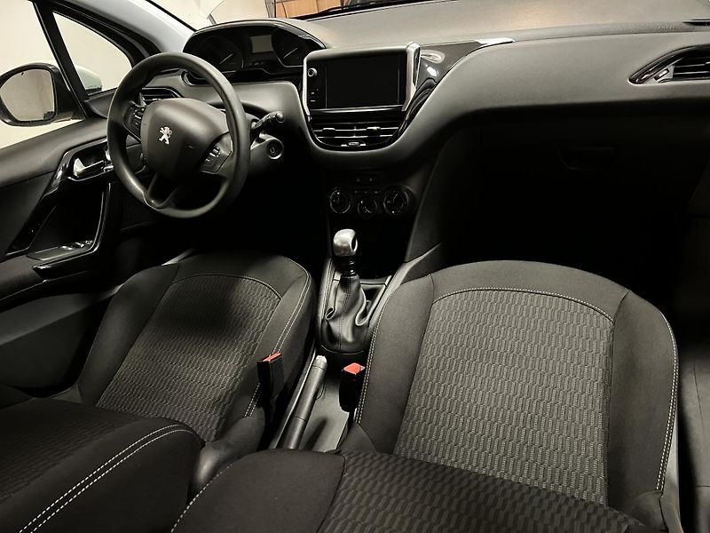 Peugeot 208 (2019) Active 1.5 Bluehdi 1 MAJ ČR - fotka 24 z 25