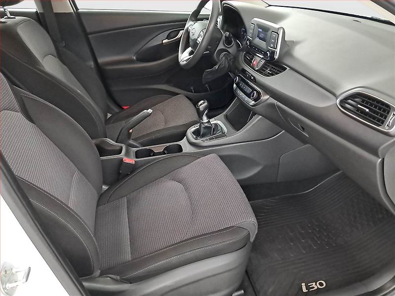 Hyundai i30 (2021) 1.5 DPI, Serv.kniha, Tempomat - fotka 9 z 16