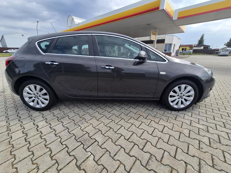 Opel Astra (2013) 1,4T COSMO - fotka 3 z 13