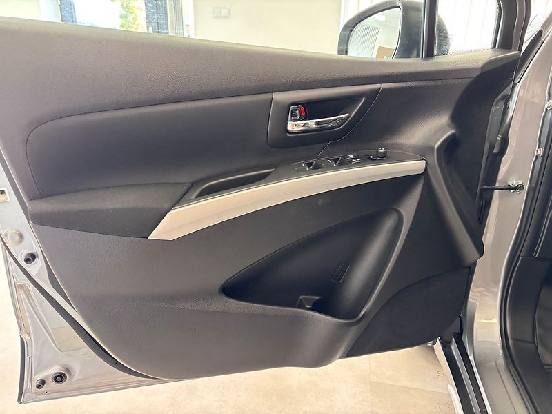Suzuki SX4 S-Cross Comfort+ 4x4 Navigace /Xenony - fotka 9 z 29