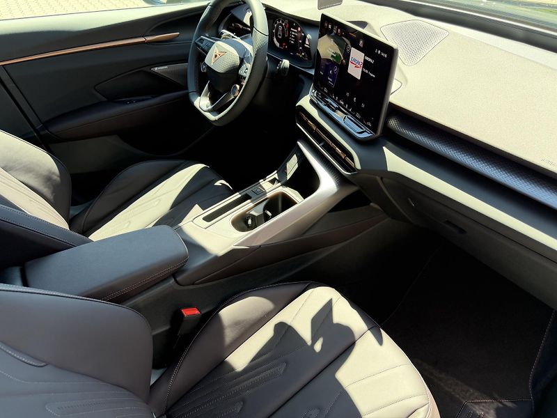 Cupra Terramar (2026) 2.0TSI 150kW 4WD R20 NT DCC CZ - fotka 32 z 45