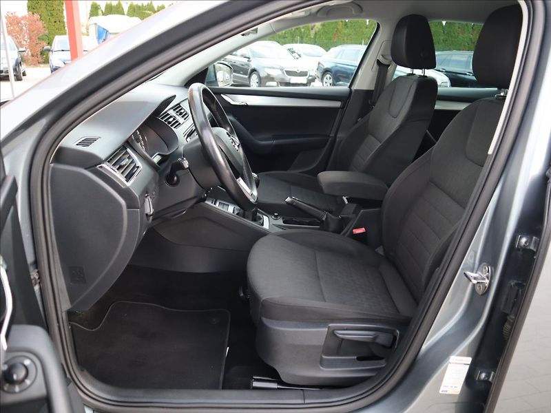 Škoda Octavia 1,4   TSi, DigiKlima, ParkPilo - fotka 7 z 31