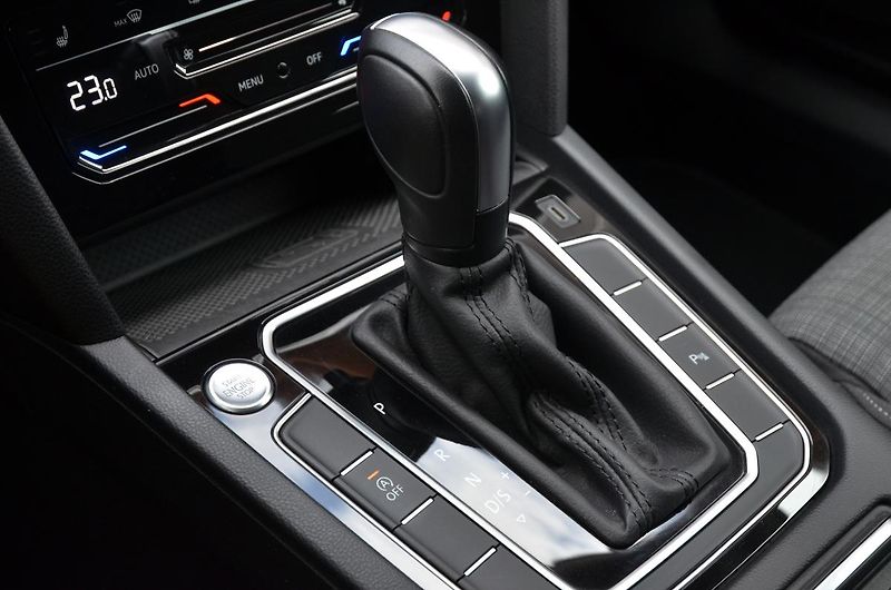 Volkswagen Passat (2021) 2.0 TDi DSG / 77.300km / 1.MAJ - fotka 27 z 42