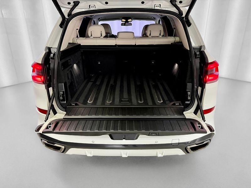 BMW X5 M50i xDrive, LASER, MASÁŽE, HE - fotka 34 z 34