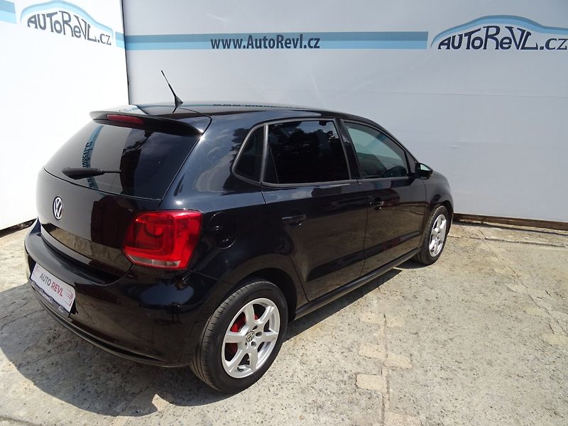 Volkswagen Polo (2011) 1.4i,63kW,s.kniha,klima,ALU - fotka 4 z 23