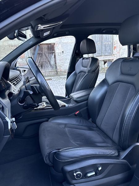 Audi SQ7 (2016) Audi SQ7 - fotka 32 z 43