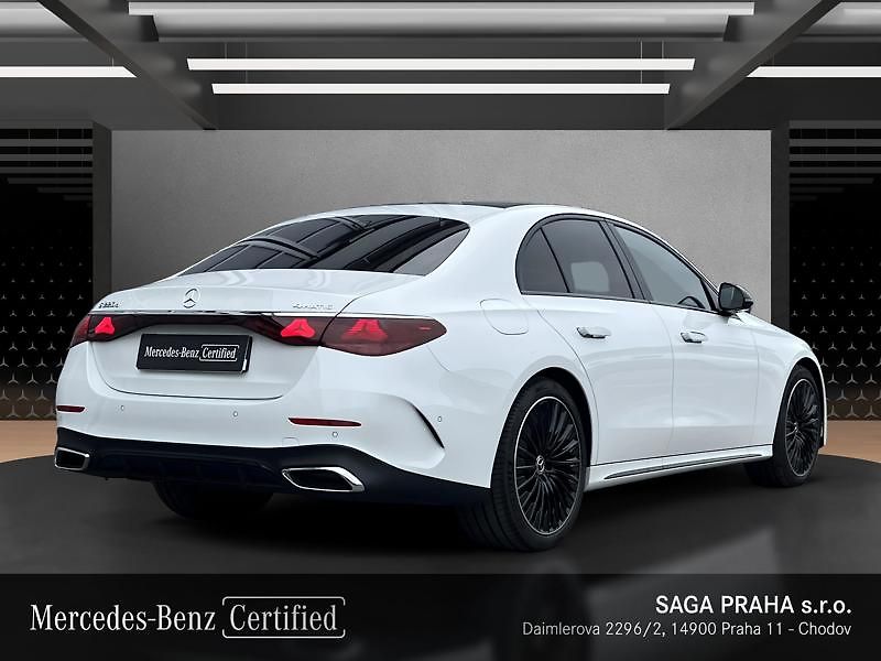 Mercedes-Benz Třídy E Třída E 220 d 4MATIC AMG Line - fotka 4 z 18