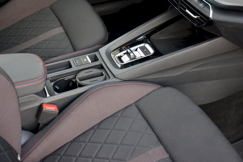 Škoda Octavia (2024) Combi 2.0 TSI 195 kW RS DSG 7 - fotka 15 z 27