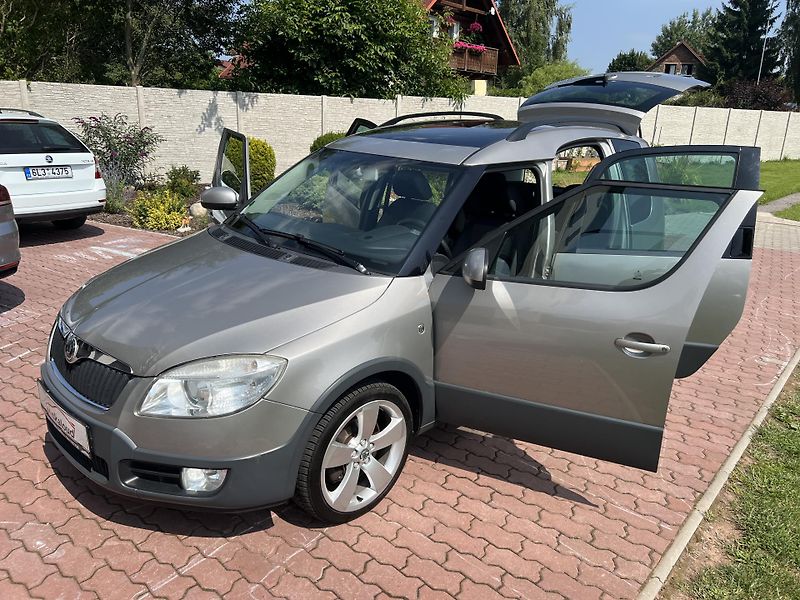 Škoda Roomster 1.9TDI 77KW,SCOUT,DIGI,PANORAM - fotka 25 z 41