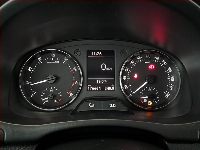 Škoda Fabia (2011) Elegance 1.2 TSI, Serv.kniha - fotka 11 z 16