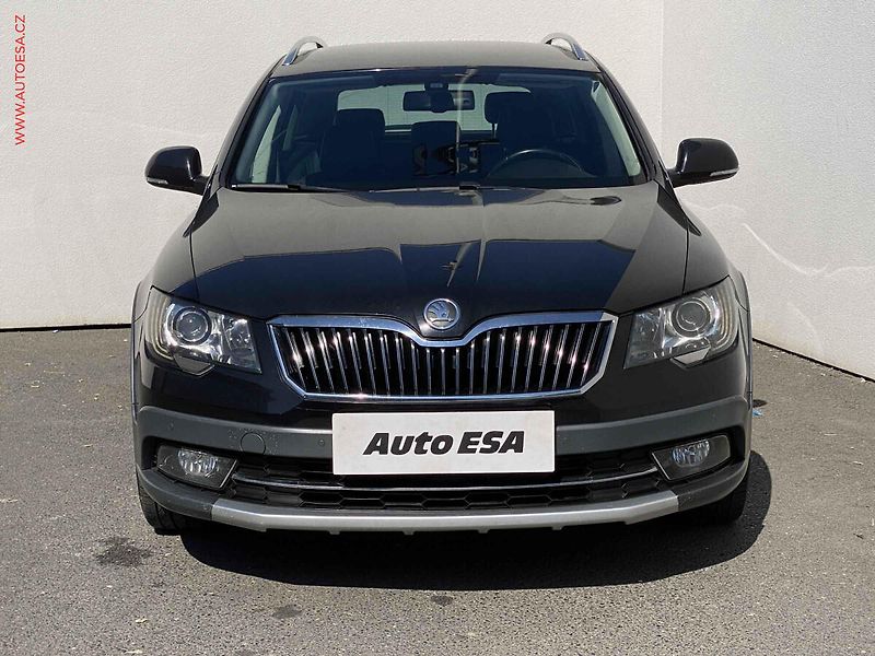 Škoda Superb (2014) 3.6FSi 4x4, Outdoor, DSG - fotka 2 z 17