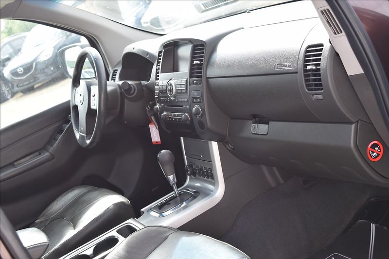 Nissan Navara 3,0 dCi V6 170KW TAŽNÉ 4X4 ALU - fotka 42 z 45