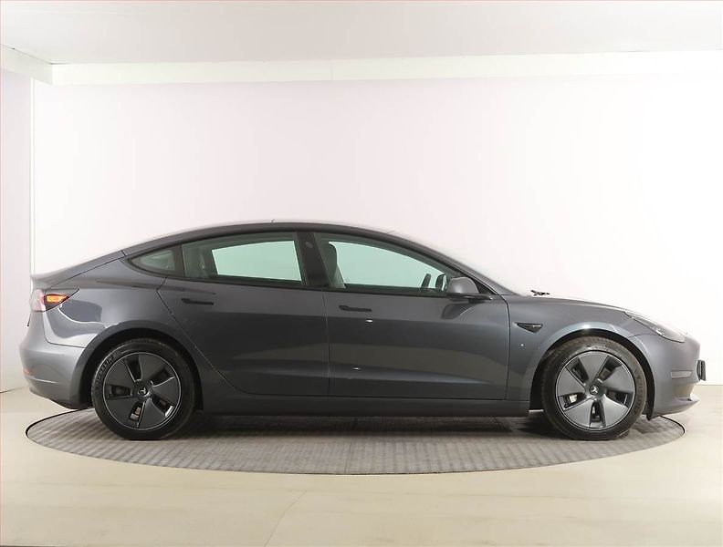 Tesla Model 3 (2023) Long Range 4WD 84kWh, SoH 97% - fotka 6 z 32