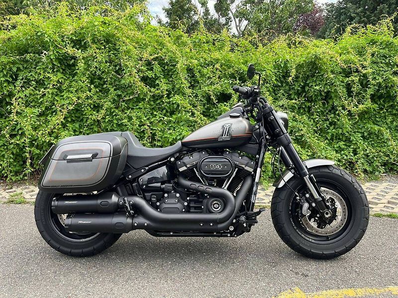 Harley-Davidson FXFBS Softail Fat Bob 114cui (2020) - fotka 2 z 17