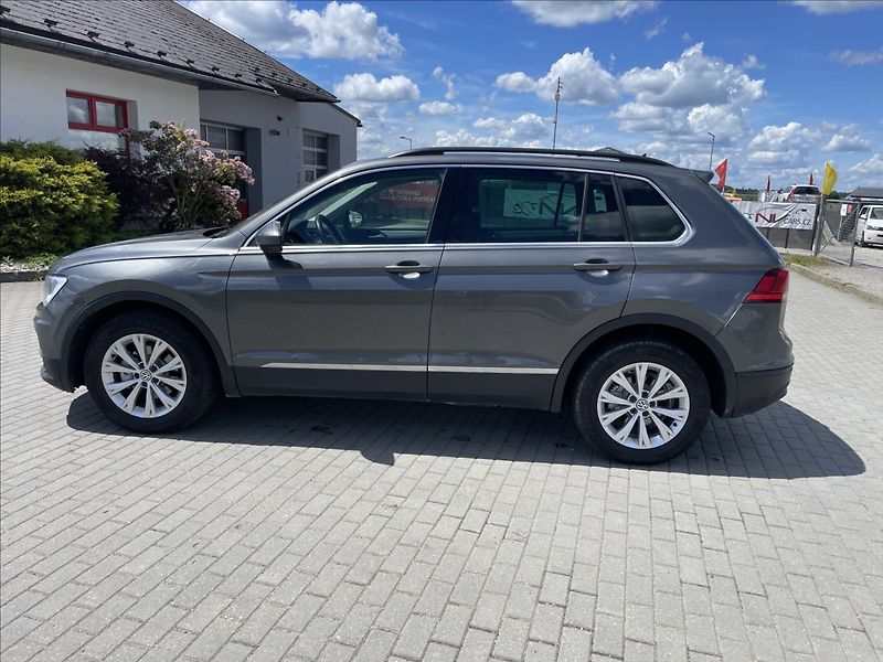 Volkswagen Tiguan 2,0 TDi 110kw DSG 4-matic bez - fotka 2 z 36
