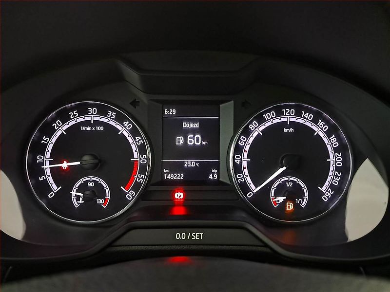 Škoda Octavia (2017) 1.6 TDI, Tempomat - fotka 11 z 16
