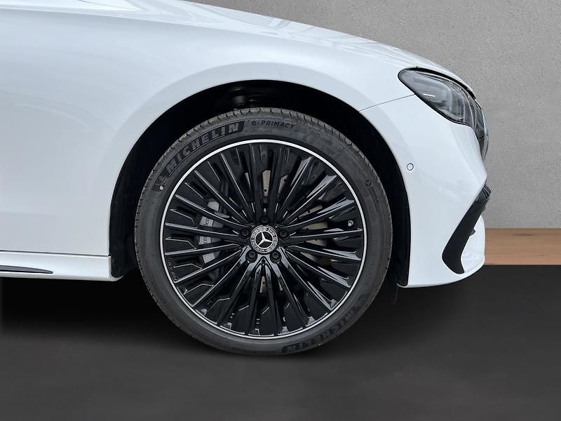Mercedes-Benz Třídy E Třída E 220 d 4MATIC AMG Line - fotka 9 z 18