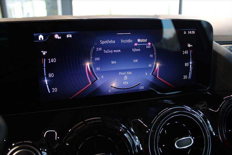 Mercedes-Benz Třídy B 180 MBUX / 1000km / DPH / LED - fotka 23 z 32