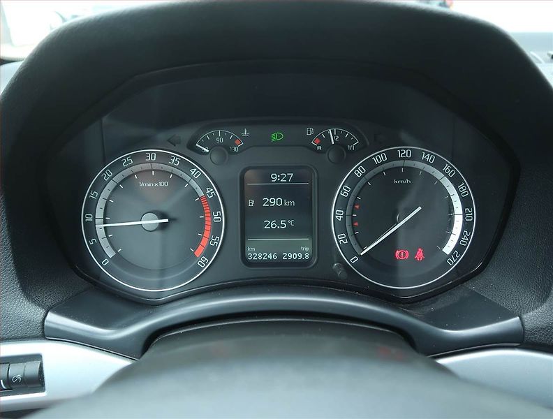 Škoda Octavia (2008) RS 2.0 TDI, po STK, udržované - fotka 11 z 15