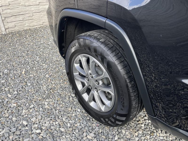 Jeep Grand Cherokee 3.0CRDi 4x4 250PS LIMITEED TOP - fotka 51 z 177