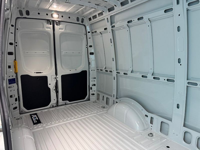 Iveco Daily (2026) 35S14 V L2H2 NOVÉ - fotka 40 z 49