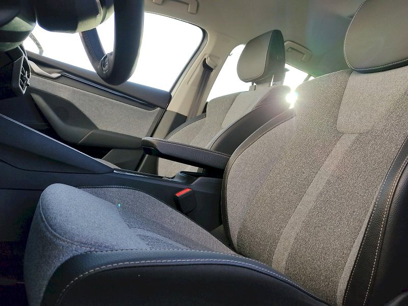 Škoda Octavia (2025) Combi Top Selection 1,5 Tsi 11 - fotka 23 z 37