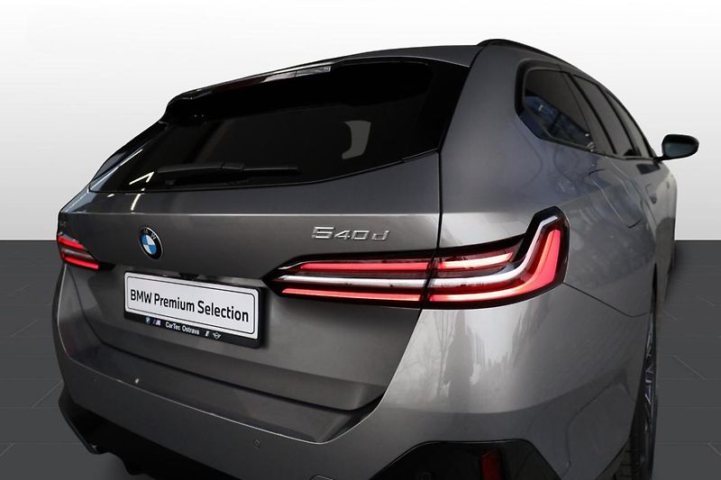 BMW Řada 5 540d xDrive Touring - fotka 21 z 31