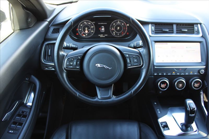 Jaguar E-Pace 2,0 D180  ČR,4x4,AUTOMAT,S - fotka 11 z 37