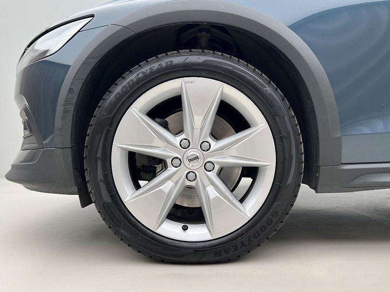 Volvo V60 CC D4 AWD AUT CZ 1. maj. - fotka 15 z 43
