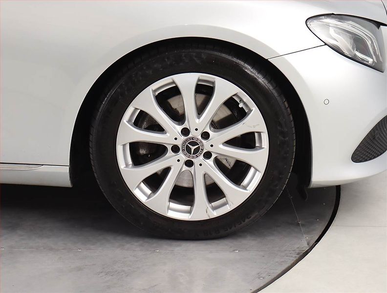 Mercedes-Benz Třídy E (2017) E 220 d, Automat, Kůže, Navi - fotka 14 z 26