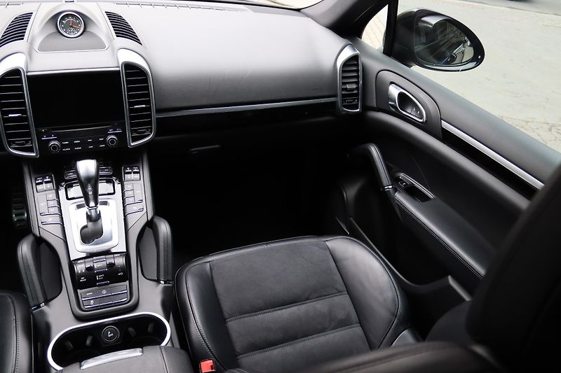 Porsche Cayenne S DIESEL 4.2 V8 283kW 4X4 DPH - fotka 39 z 50