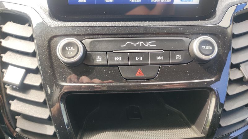 Ford Tourneo Connect (2020) 1,5 EcoBlue 88kW CZ DPH - fotka 19 z 30