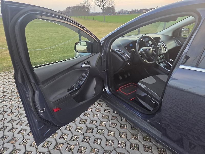 Ford Focus 1.0 ecoboost 74 kW, top stav - fotka 9 z 23
