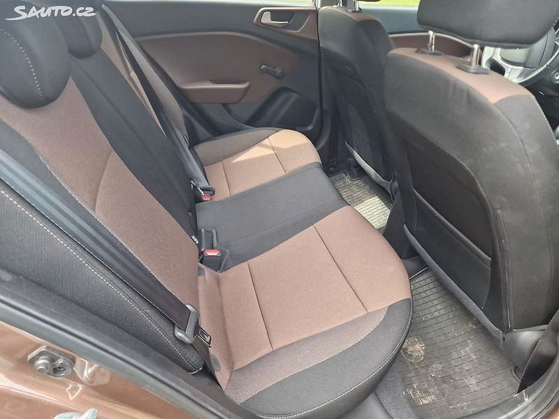 Hyundai i20 KUP CZ,KRÁSNÁ,1.MAJITEL,KOMISE - fotka 8 z 15