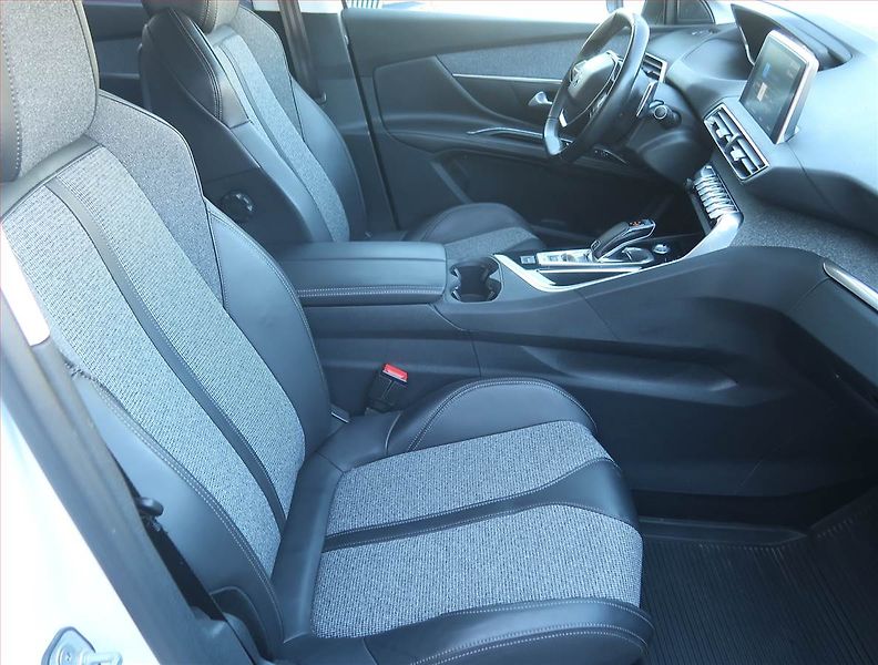 Peugeot 5008 (2018) Allure 1.6 THP, Automat - fotka 9 z 22