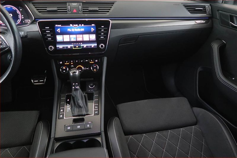 Škoda Superb (2023) Sportline 2.0 TDI - fotka 8 z 17