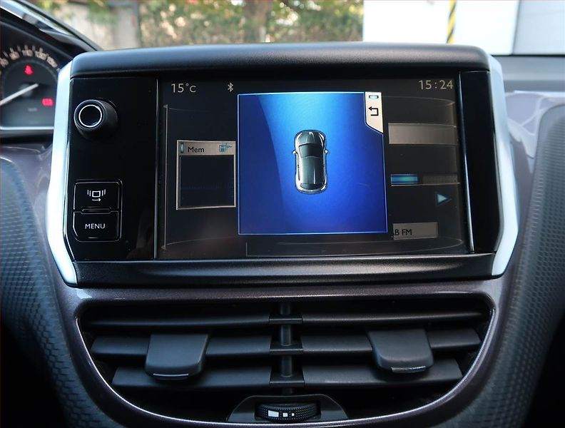 Peugeot 2008 (2014) 1.2 PureTech, Tempomat - fotka 14 z 16