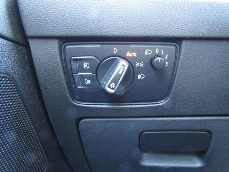 Volkswagen Passat (2015) 2.0 TDI 110kW NOVÉ ROZVODY - fotka 33 z 40