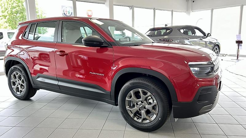 Jeep Avenger 1.2i 100k Longitude MT6 - fotka 4 z 13