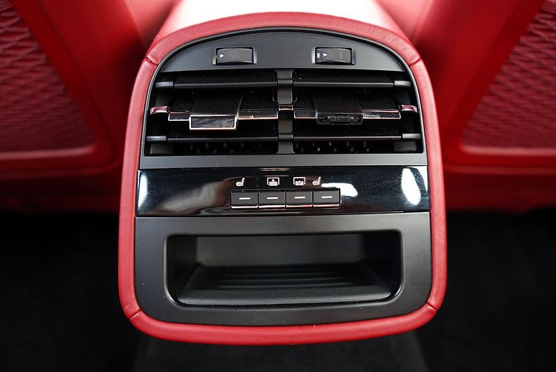 Maserati Quattroporte S Q4 3.0i V6/410 PS/automat/B& - fotka 40 z 50