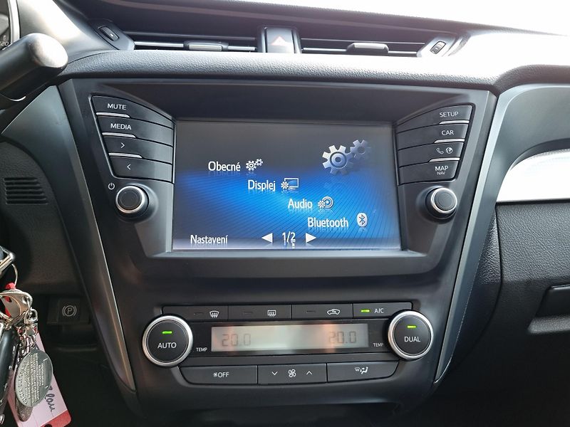 Toyota Avensis (2016) 1.8 COMFORT,KAMERA,ALU - fotka 42 z 42
