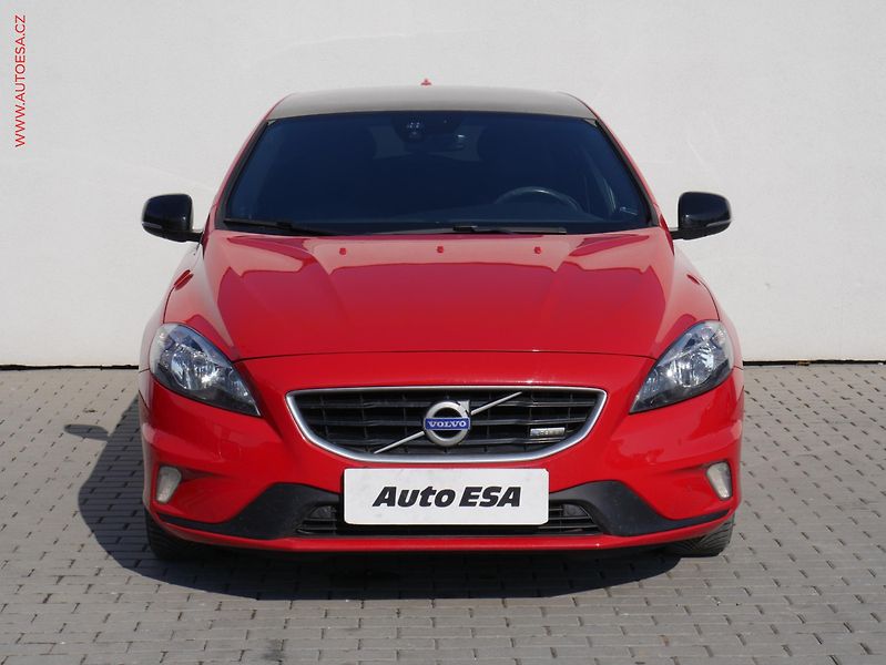 Volvo V40 (2015) 2.0 i, AT, navi - fotka 2 z 18