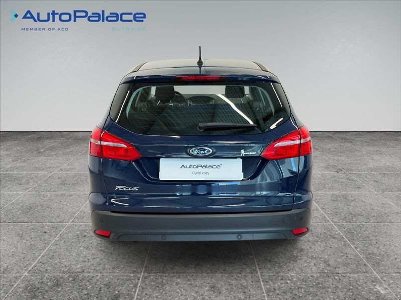 Ford Focus 1,5 TDCI TITANIUM 62 500KM - fotka 5 z 16