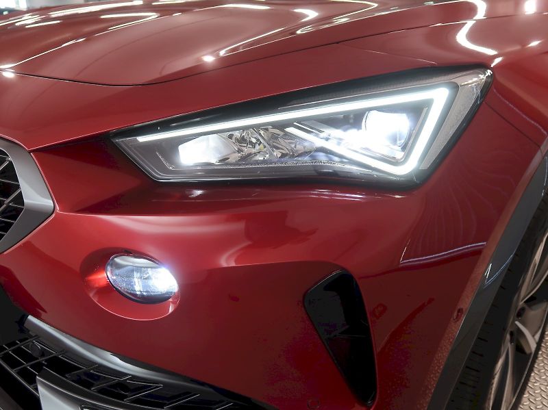 Cupra Formentor (2024) 1.5TSI 110KW DSG - fotka 10 z 45